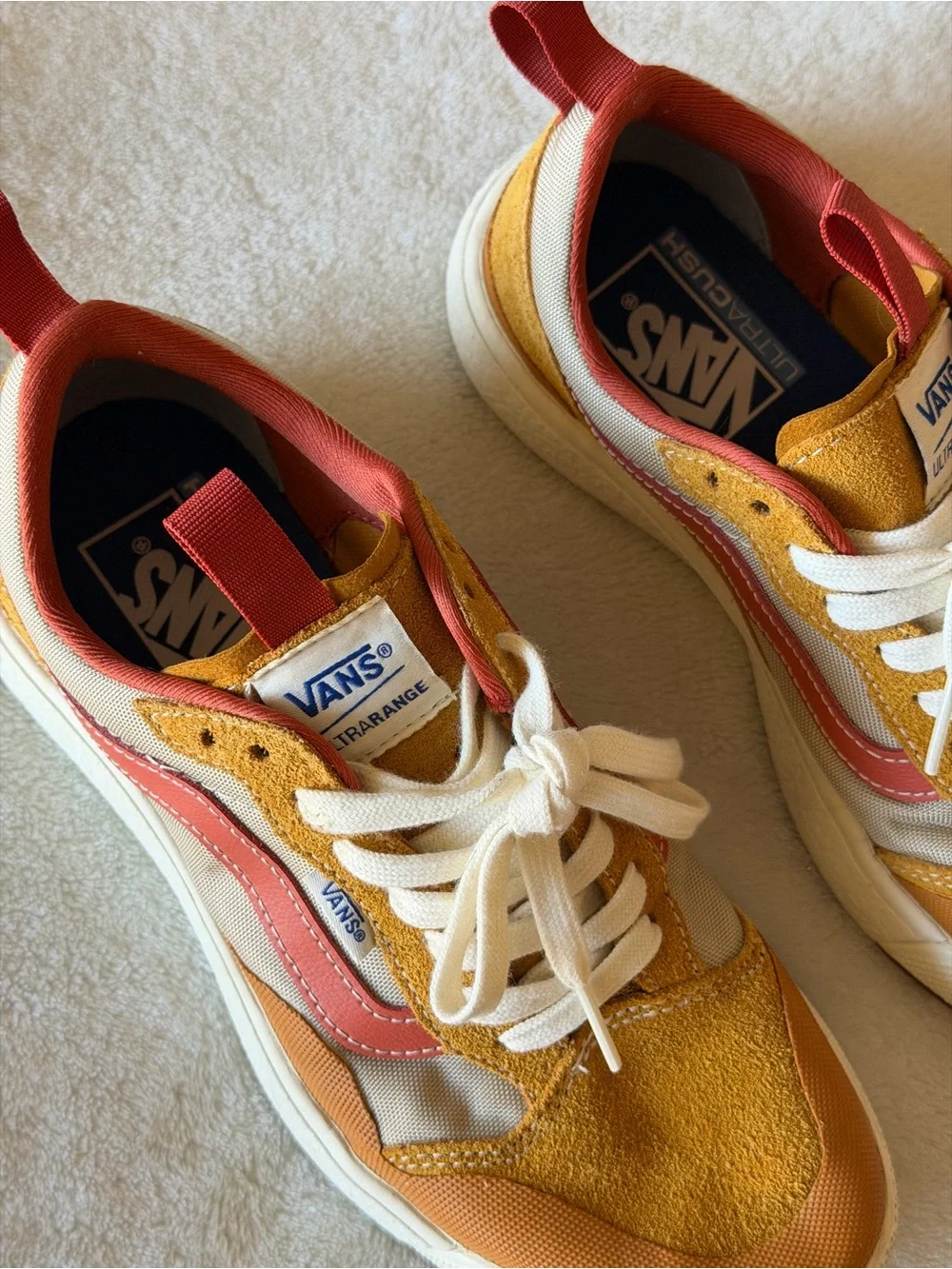Vans Ultrarange Shoe in Mustard and Coral W8 M6.5